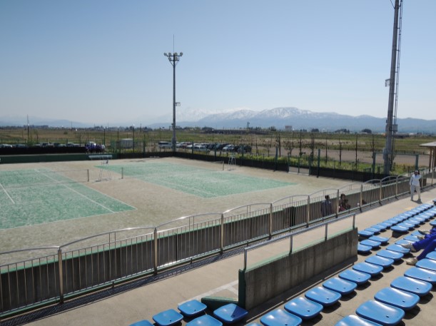 素晴らしい上越市のテニスコート