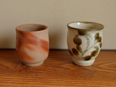 緋だすきの湯飲み