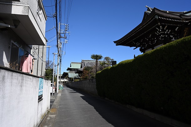 万満寺の脇道の通学路