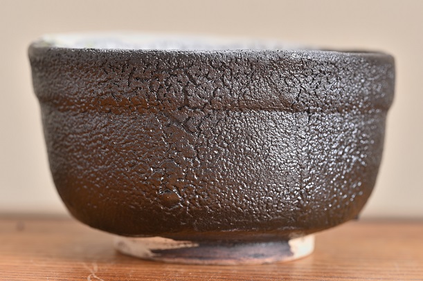 カイラギ状の茶碗の背面