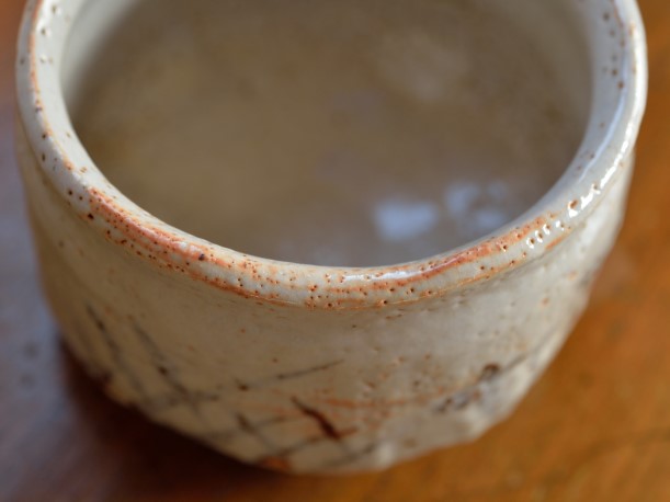 太い口縁の造り