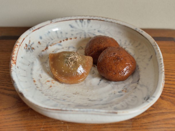 ゆべしと黒糖饅頭