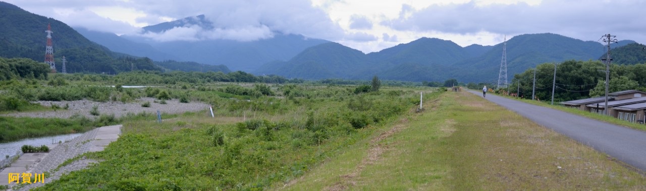 阿賀川から上流を臨む
