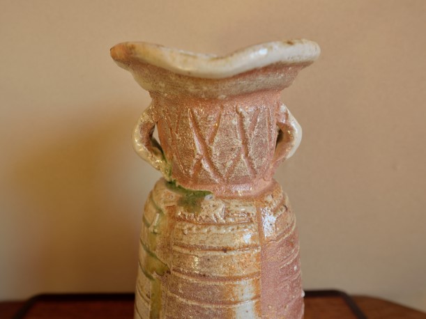 自然釉の掛からない背面