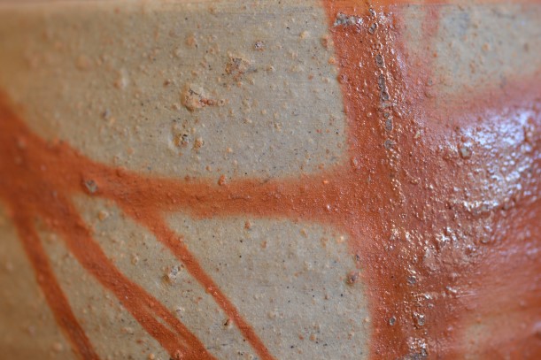 鮮やかな緋襷と胎土