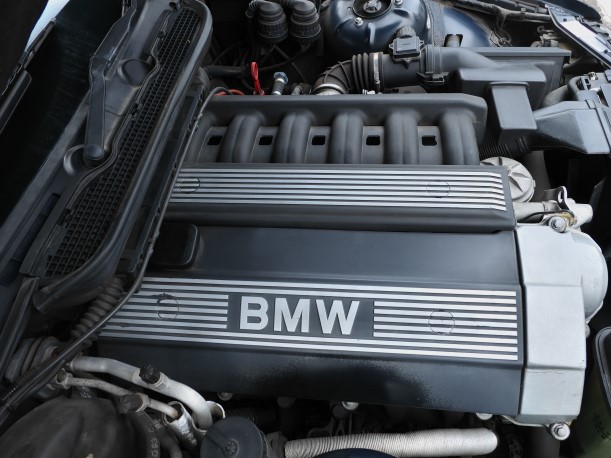 2000cc6気筒エンジン