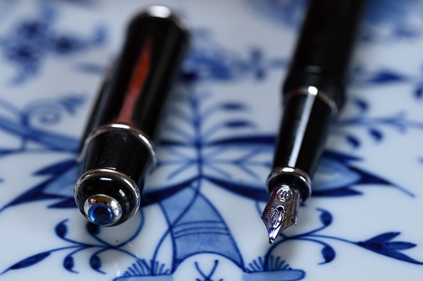 キャップのクラックを紅漆で補修