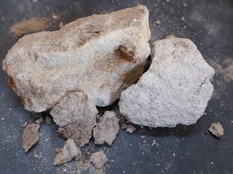 斑唐津の原土 川上清美