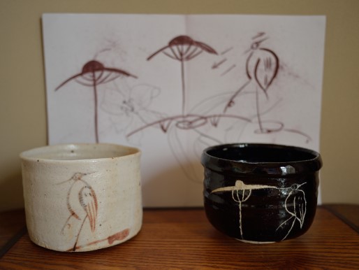 サギと傘の絵付け