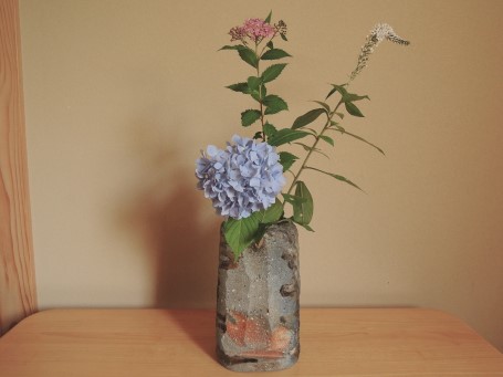 高橋光三作信楽三角花入れ１