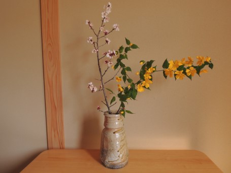 高橋光三作信楽三角花入れ２