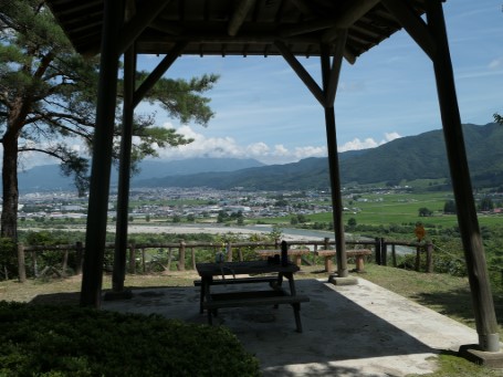 城跡から会津若松を望む