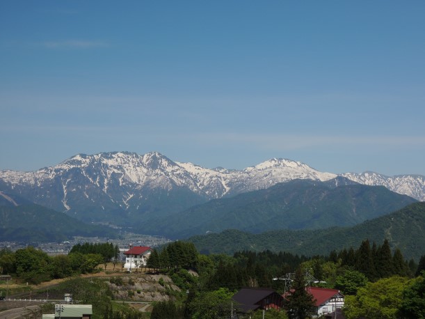 六日町から望む八海山